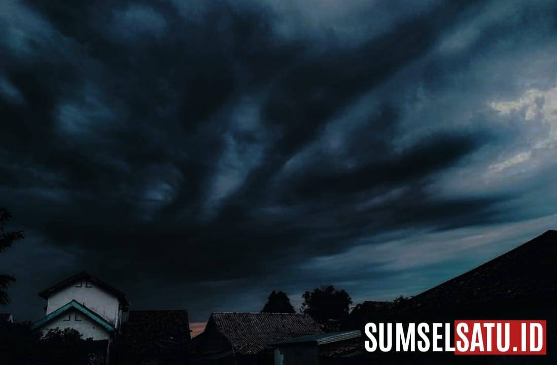 Sumsel diterpa hujan di sertai petir sejak pagi. Foto : Mustofa / sumselsatu.id